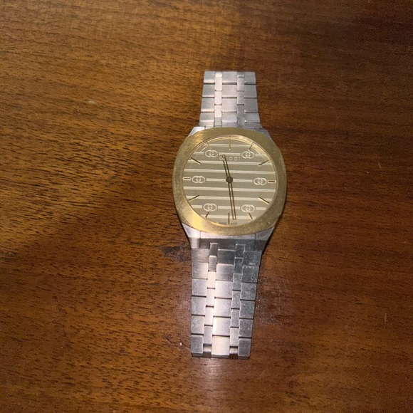 Gucci 38 mm watch - Picture 1 of 8